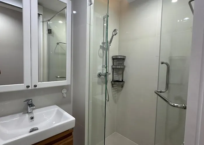 6th Avenue Sukhumvit Bkk 301 Bts Asoke Nana Mrt